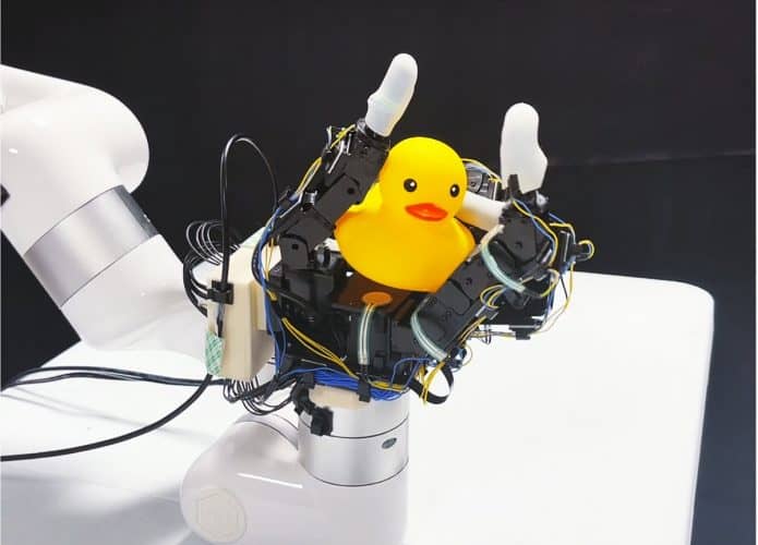 robotic-hand-rotates-o-695x500