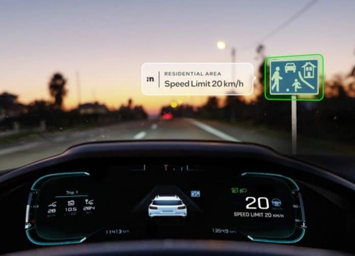 Sistema da Mobileye detecta limites de velocidade e lê placas de trânsito.