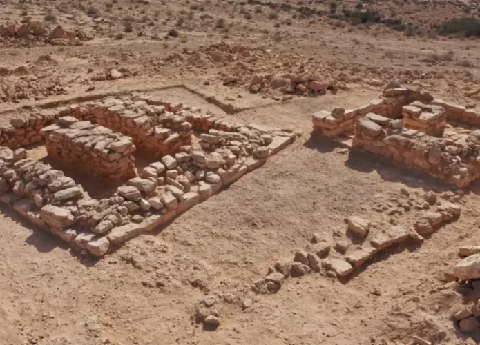 Túmulos encontrados no deserto em Israel