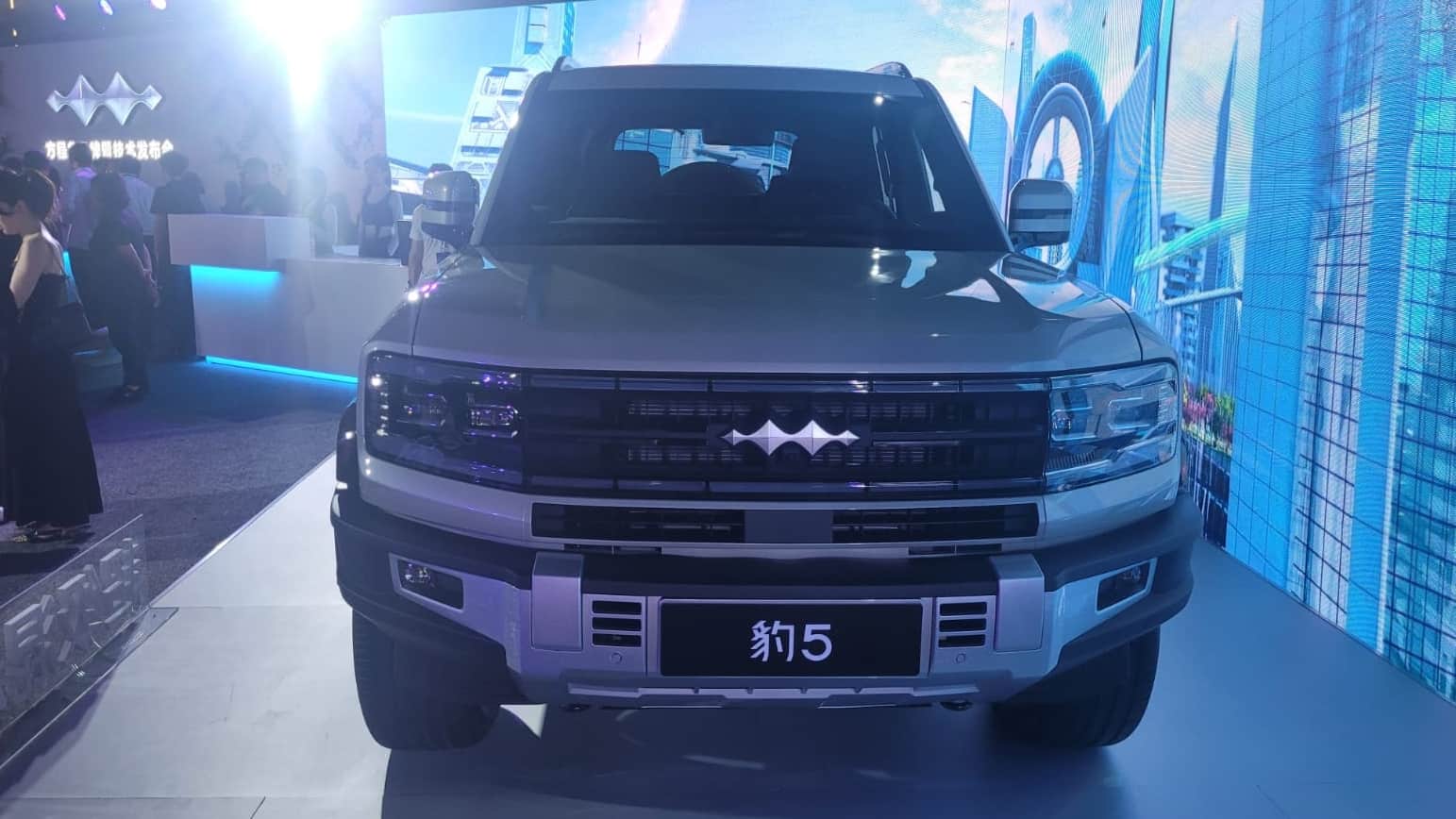 Novo SUV híbrido BAO 5 da FANGCHENGBAO