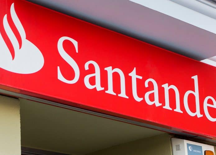 Fachada de banco do Santander