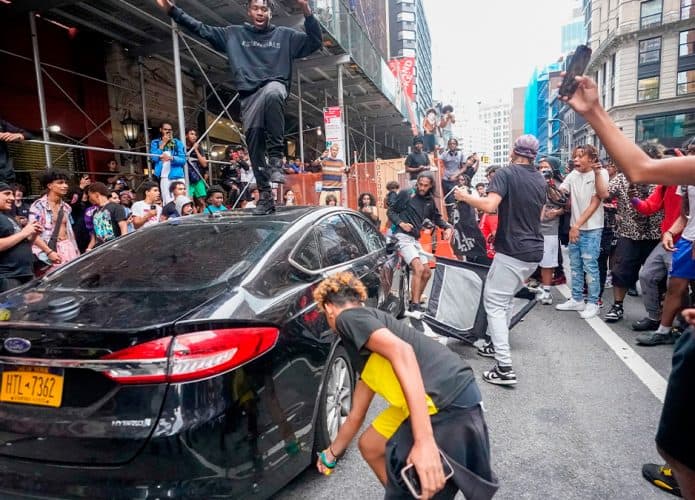 Situação caótica em Nova York por PS5 de graça