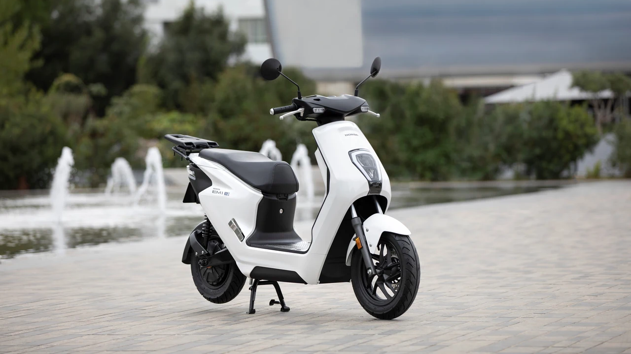 A Honda EM1 e foi apresentada como a a primeira scooter elétrica da marca japonesa para o mercado global.