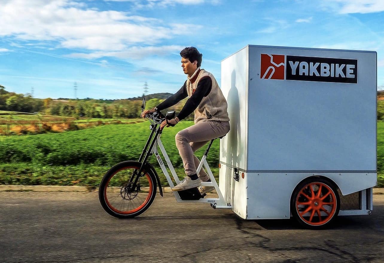 Triciclo elétrico tem cara de bicicleta e promete levar 350 kg por 150 km
