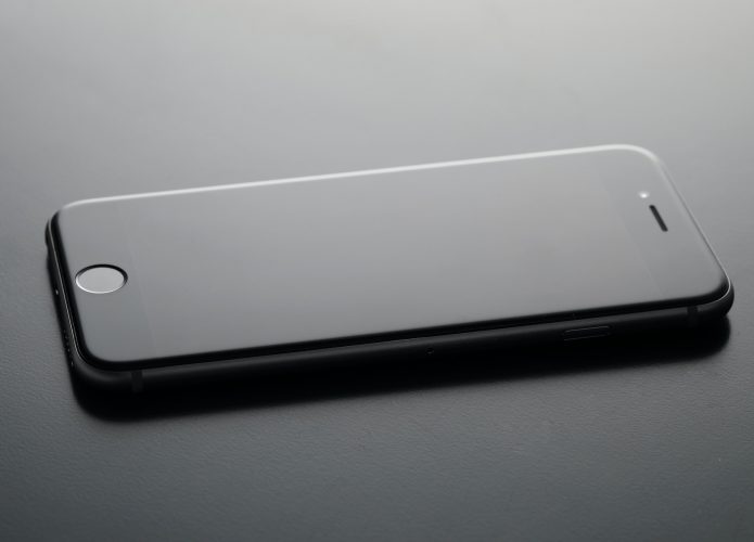 Iphone desligando sozinho? Veja como resolver. Via Lorenzo Rui/Unsplash