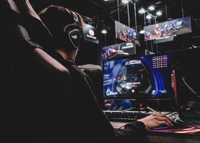 Monitor gamer via Florian Olivo/Unsplash