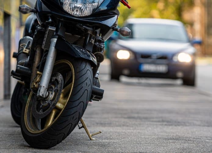 Moto-1-695x500