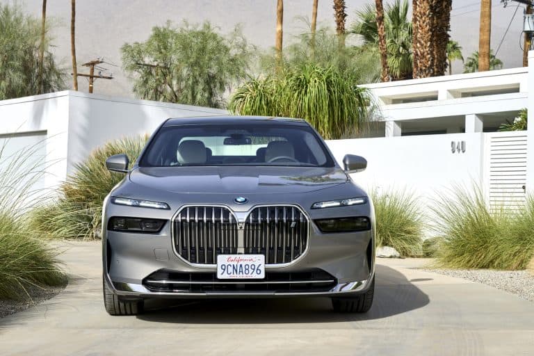 BMW i7 chega ao Brasil com 5G, TV 8K na traseira e bateria gigante ...