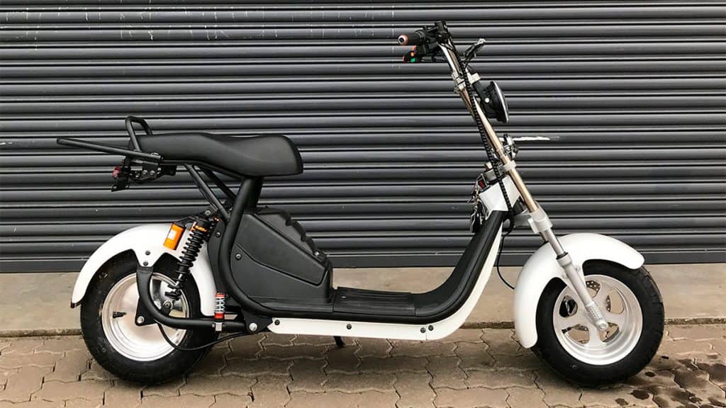 Scooter elétrica de lado