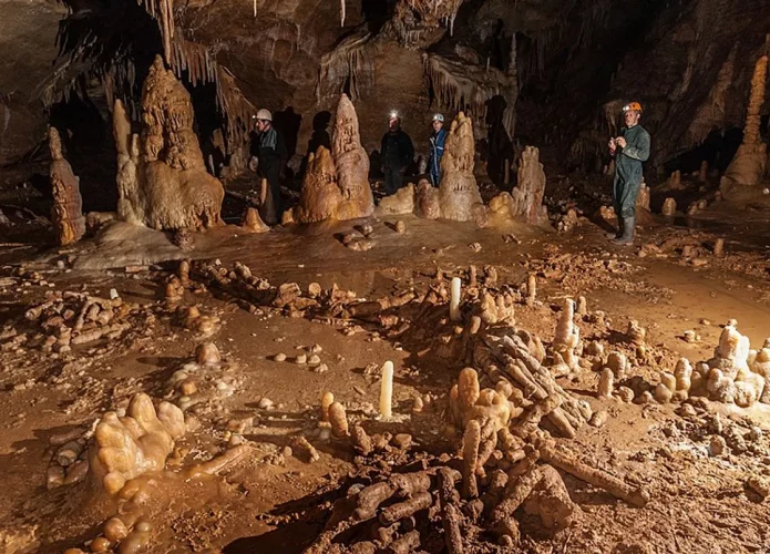 arranjos de estalagmites feitos por neandertais