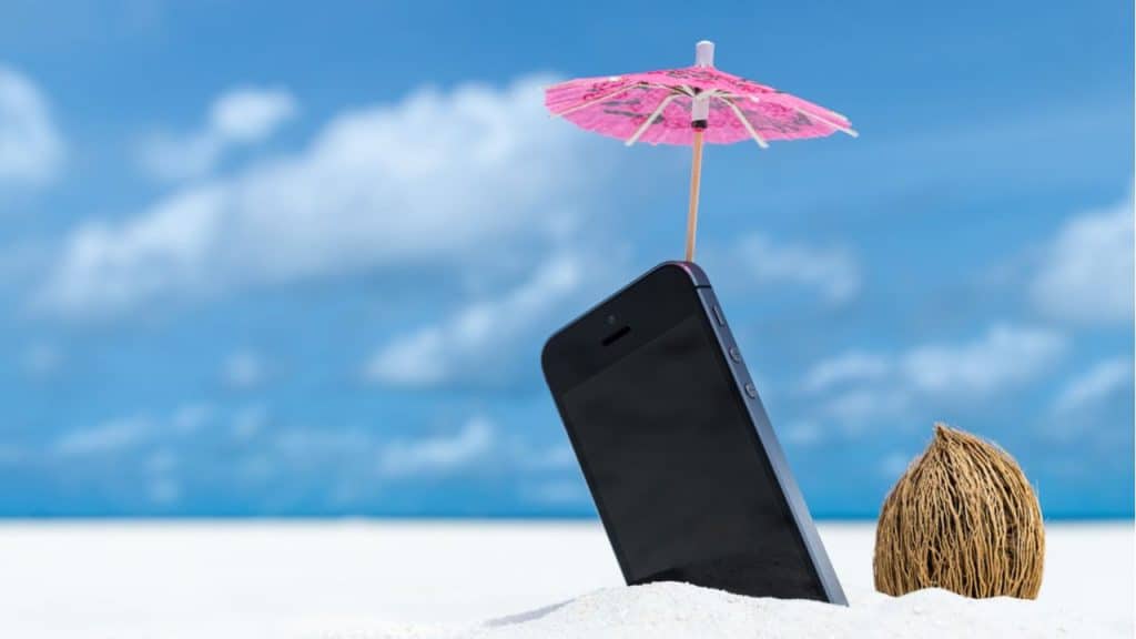 celular ou smartphone no verão no calor