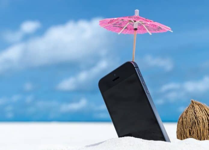 celular ou smartphone no verão no calor
