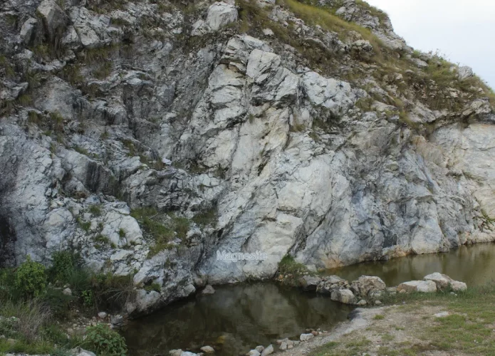 Os depósitos minerais das colinas de Chandak, no Himalaia, possuem gotículas de agua da época em que a Terra congelou