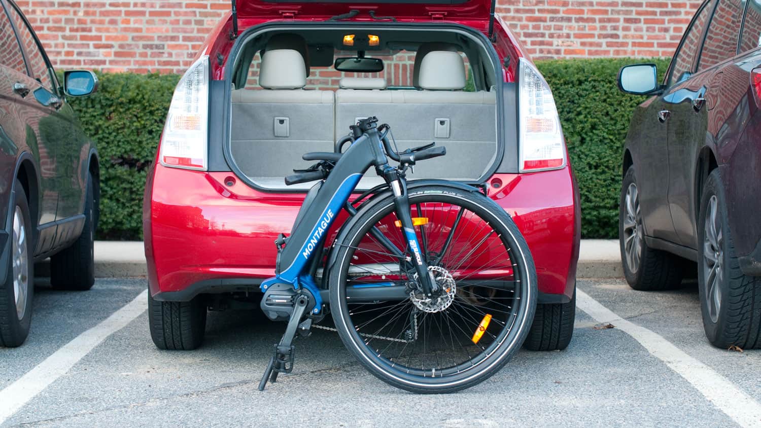 A Montague M-E1 é a primeira e-bike dobrável do mundo em tamanho real