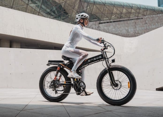 Nova linha de e-bikes dobráveis tem suspensão tripla
