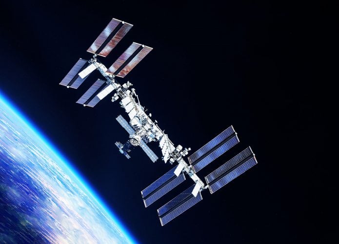 estacao-espacial-internacional-695x500