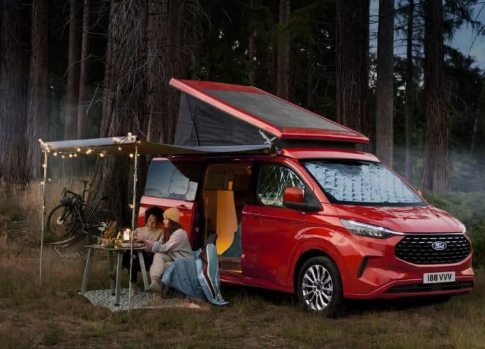 A versão chamada de Transit Custom Nugget é a nova van híbrida da Ford