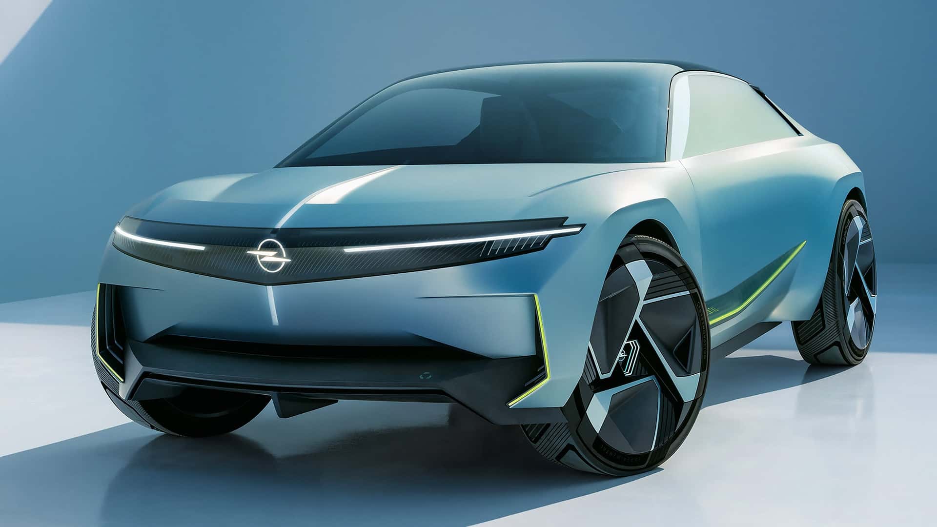 Opel apresenta carro elétrico com volante dobrável