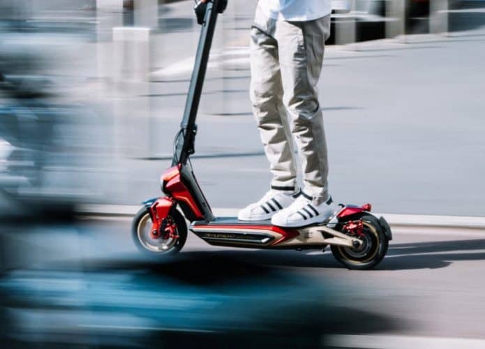 O patinete elétrico Rapido Serie Oro da MV Augusta é leve, dobrável e barato