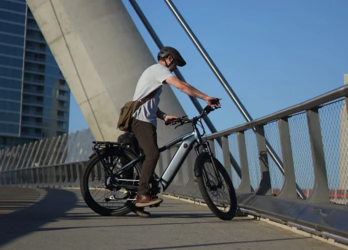 A 700 Series é a bicicleta elétrica menos cara da marca americana Ride1Up