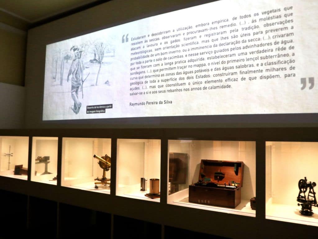 Exposição objetos científicos