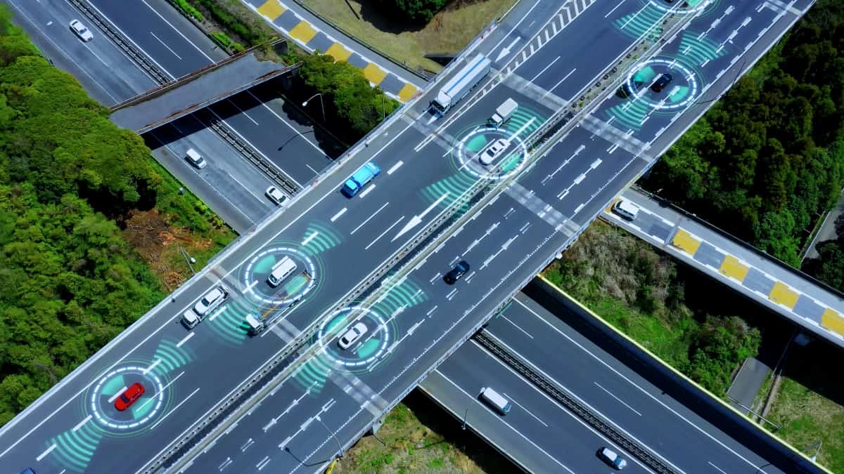 Tecnologia ADAS poderia salvar 250 mil vidas até 2053 no trânsito, estima estudo