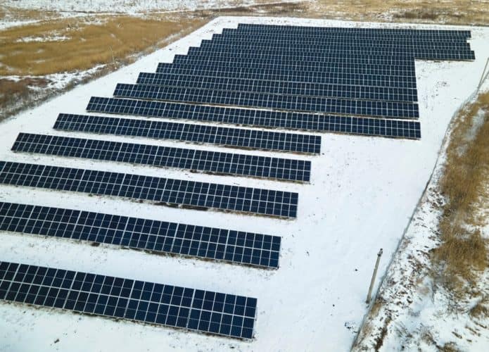 Paineis-solares-artico-1-695x500