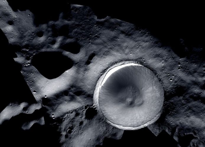 Polo sul da Lua capturado por diferentes câmeras da NASA