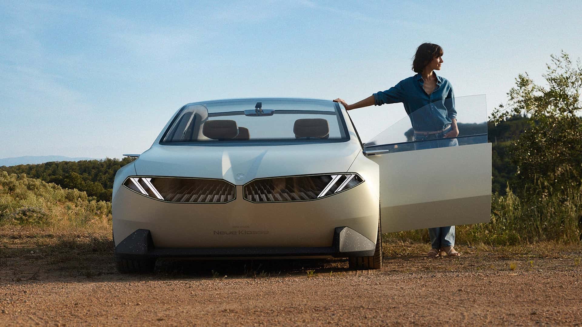 BMW apresenta carro elétrico que mostra informações no para-brisa