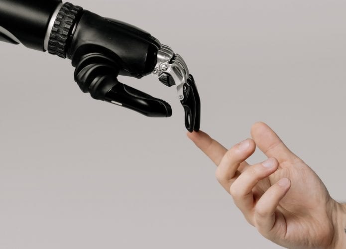 Imagem remetendo ao encontro da Inteligência artificial com o ser humano