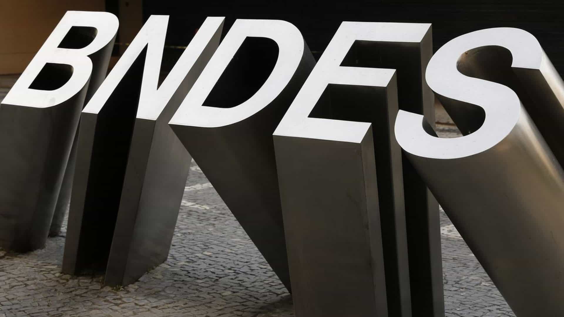 Logo do BNDES em sua sede