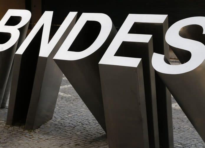 Logo do BNDES em sua sede