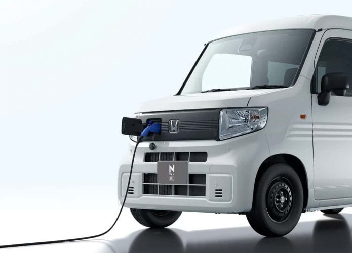 A versão de carga da N-Van foi revelada no Japão com autonomia estimada de 210 km e capacidade de exportar até 1,5 kW de energia