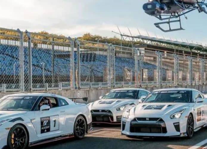 Imagem mostrando os carros do filme