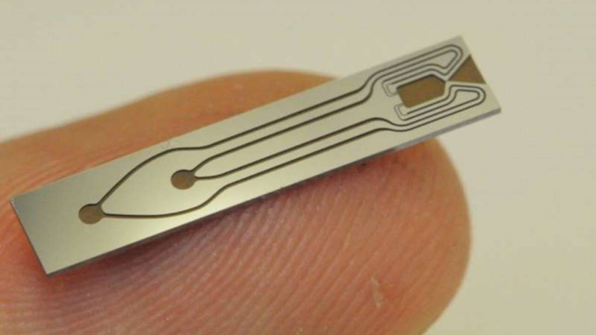 Minúsculo chip propulsor espacial é do tamanho de uma unha e funciona com propulsão sustentável