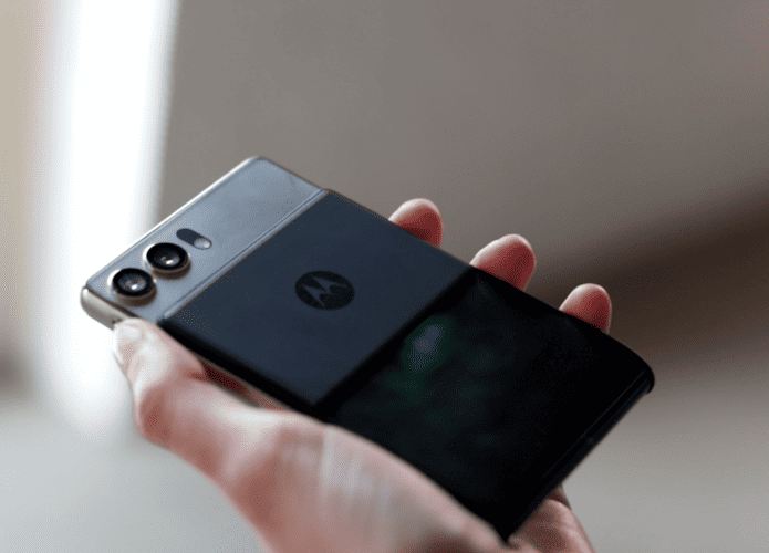 motorola-celular-enrolavel-3-695x500.png