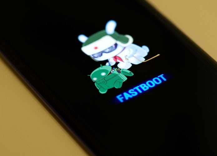 Fastboot Xiaomi mascotes na tela do celular