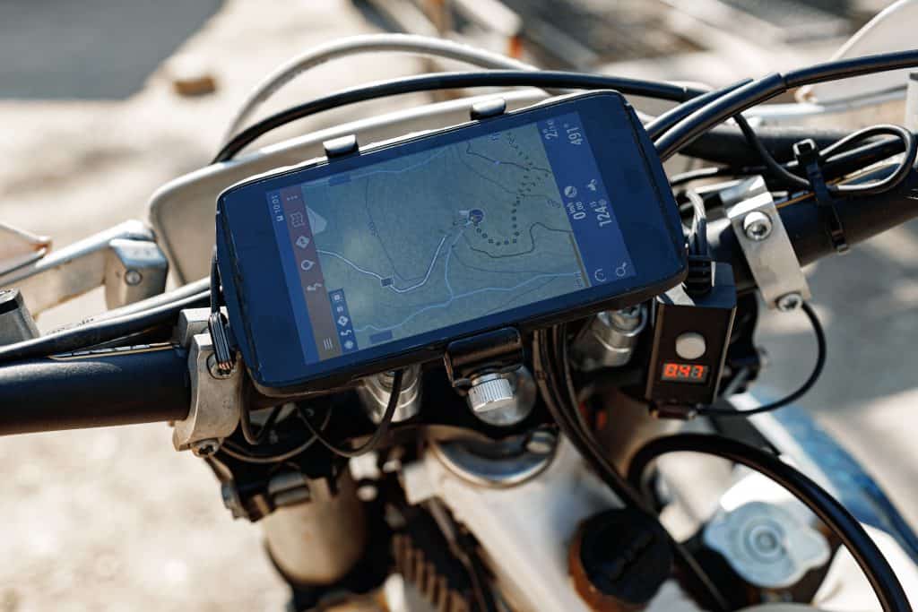 Celular acoplado na moto