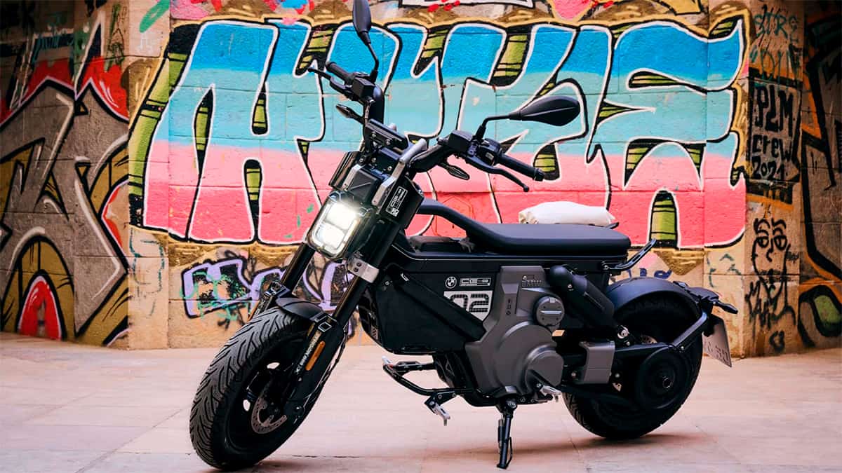 CE 02, nova moto elétrica da BMW, estacionada