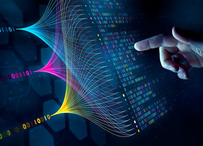 Pessoa prestes a tocar linhas de programação de inteligência artificial