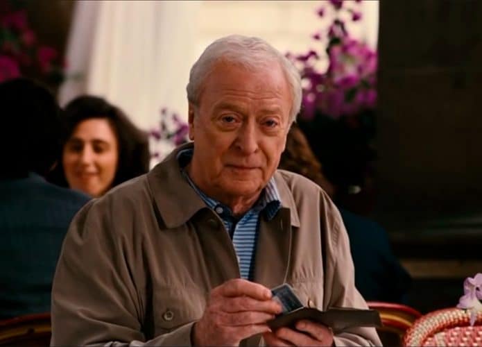 Captura de tela de cena de Michael Caine no filme Batman: O Cavaleiro das Trevas Ressurge