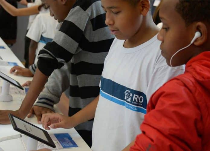 Destaque-escolas-conectadas-programa-governo-federal-695x500