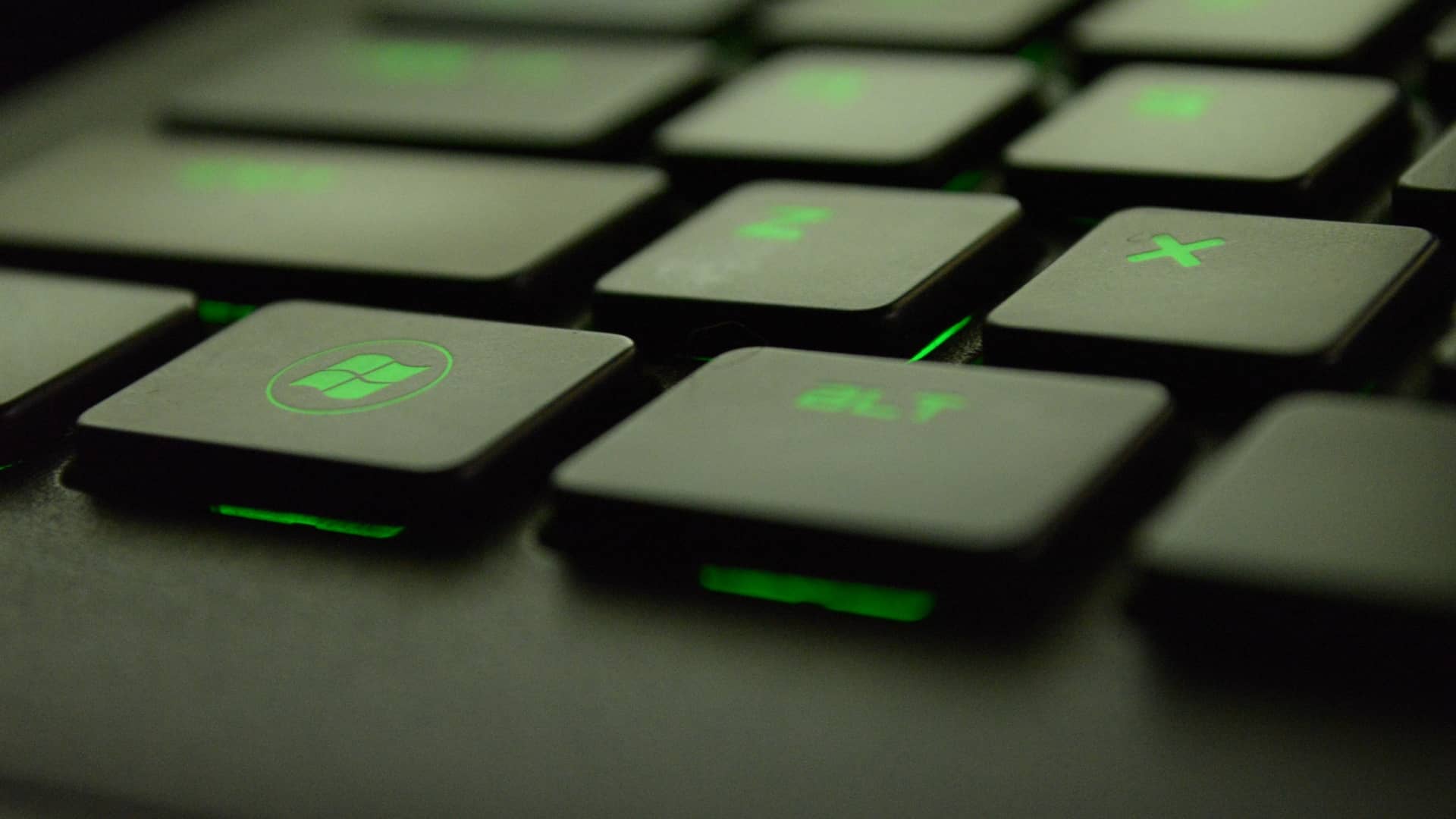 Imagem-mostrando-logo-da-microsoft-no-teclado
