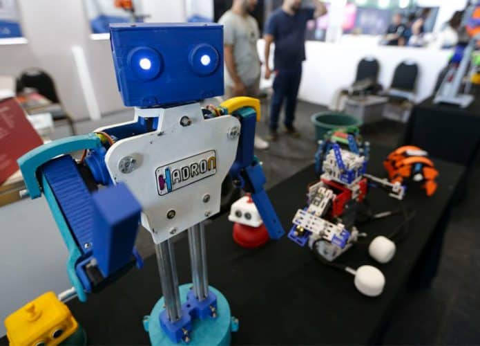 Brinquedo de robô na Semana Nacional de Ciência e Tecnologia