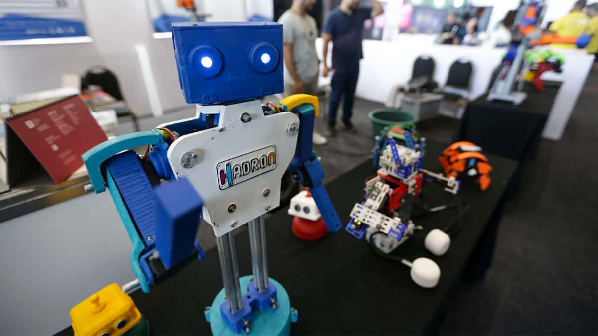 Brinquedo de robô na Semana Nacional de Ciência e Tecnologia