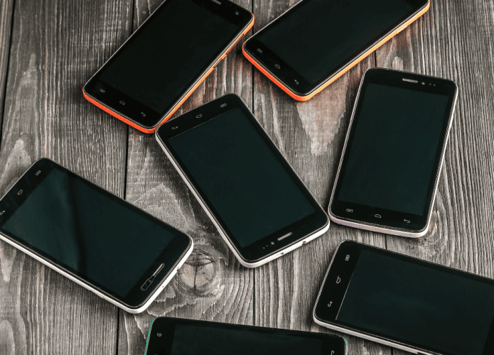 SmartPhones-pequenos-695x500.png