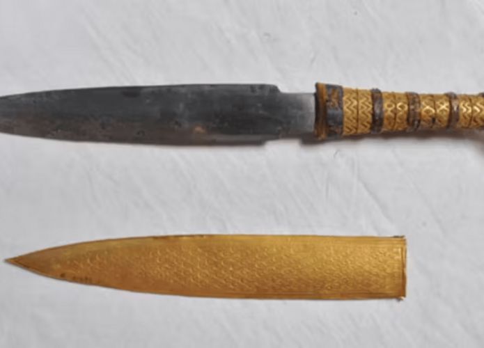 Adaga encontrada na tumba de Tutancâmon é feita de meteorito (Crédito: Daniella Comelli/University of Pisa)
