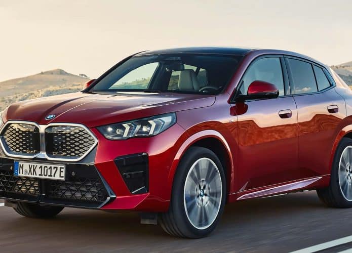 BMW iX2 é o cupê elétrico esportivo com 313 cv e 449 km de autonomia