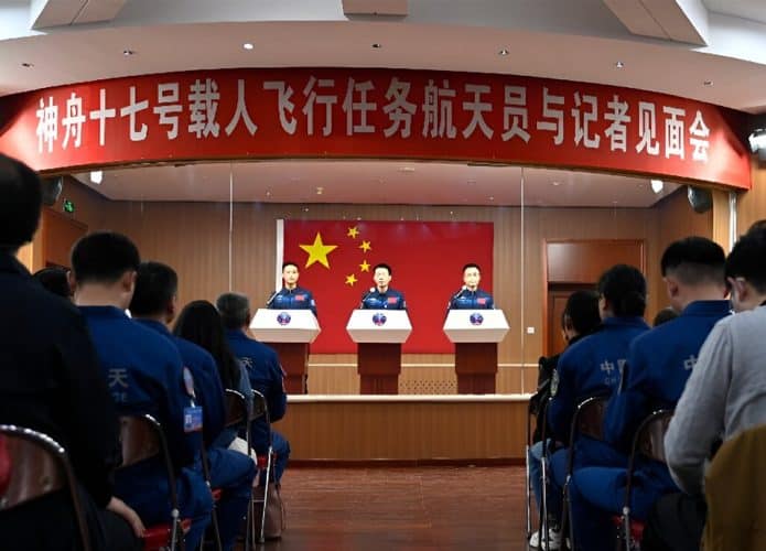china-tripulacao-shenzhou-17-695x500