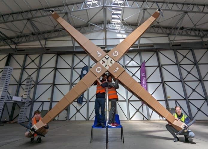 O maior drone quadricóptero do mundo foi construído e pilotado com sucesso por engenheiros da Universidade de Manchester, na Inglaterra.